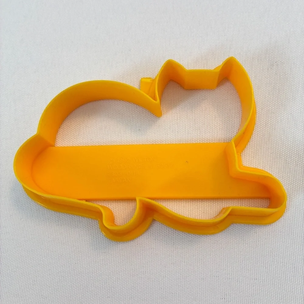 Wilton Puppy & Kitten Plastic Cookie Cutters Set of 2